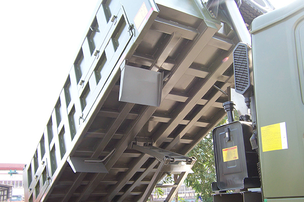 Reinforced four longitudinal beams under the bucket hino dumper trucks