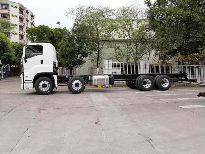 Isuzu Giga 8x4 12 wheels truck chassis cab 6UZ1 6WG1 diesel engine