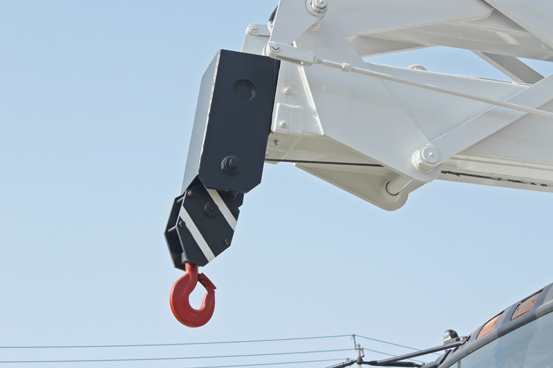 ISUZU 22m bucket truck