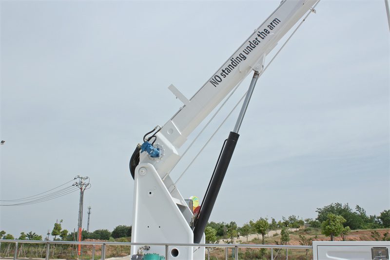 Manlift aerial work truck Isuzu