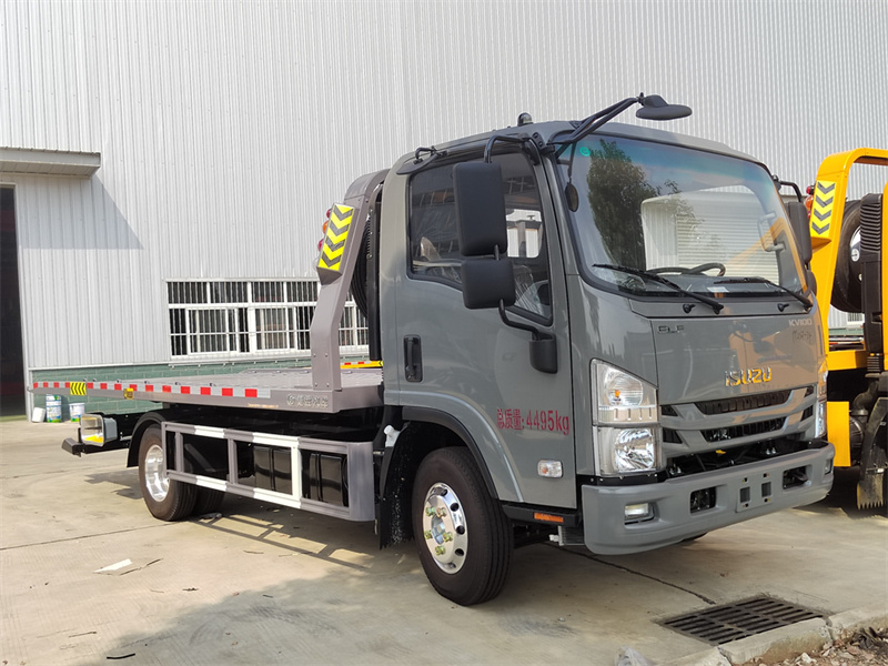 ISUZU NPR flatbed wrecker