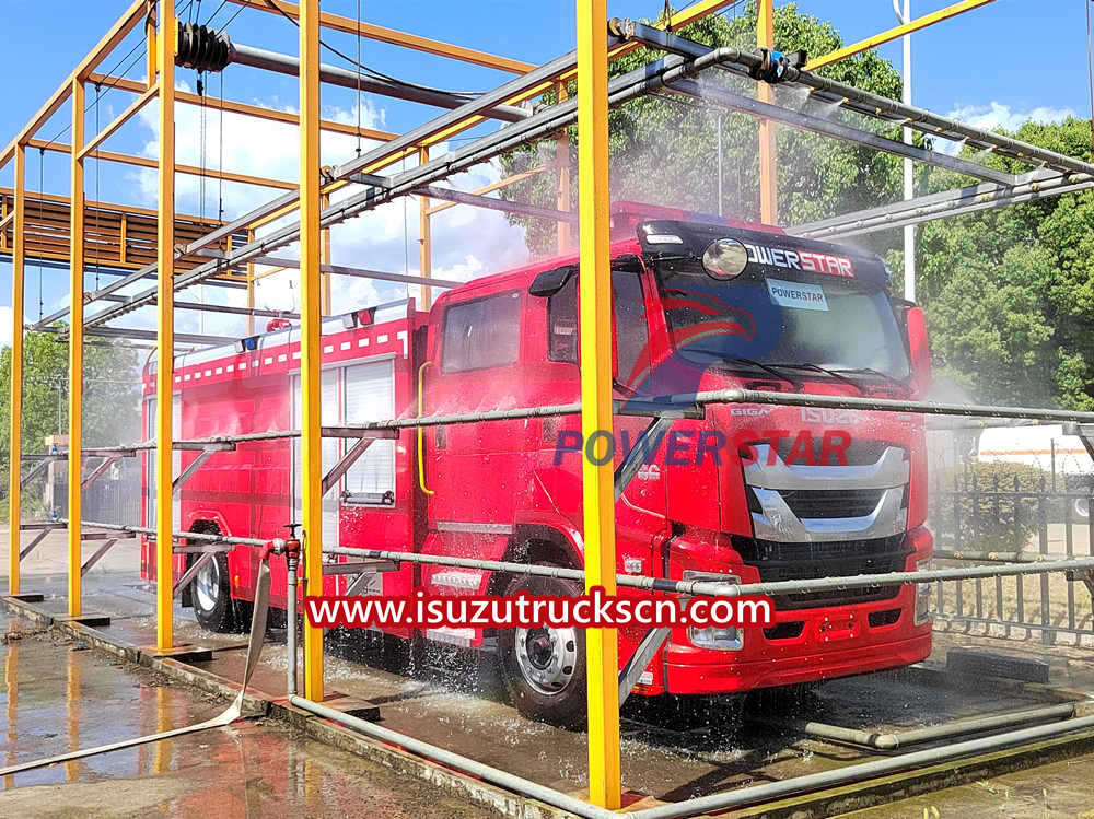 Isuzu өрт сөндіру көлігі