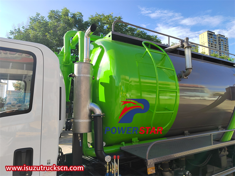 Isuzu sewage suction truck