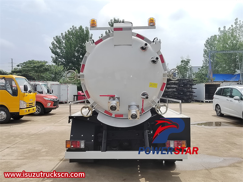 Isuzu 700P sewer suction truck