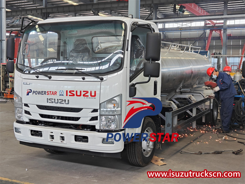 Isuzu 6000L су бүріккіш жүк көлігі