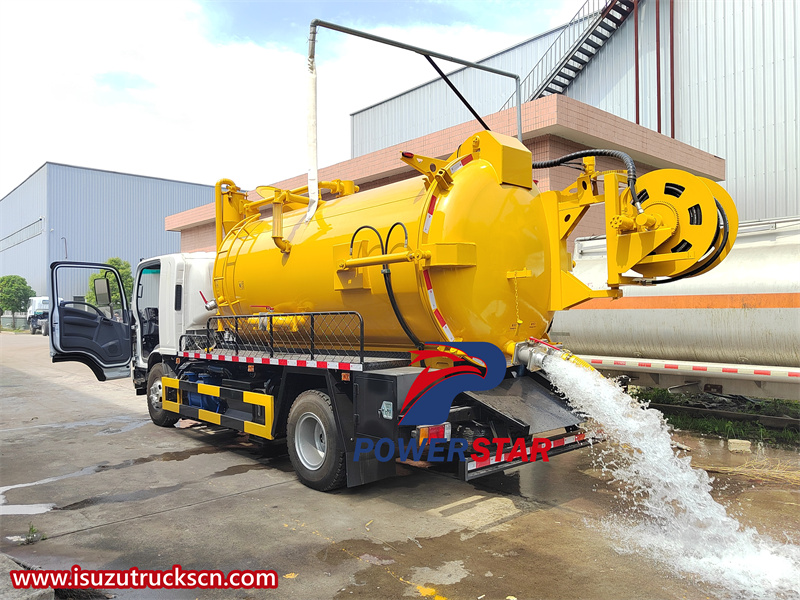 Isuzu 700P septic suction truck