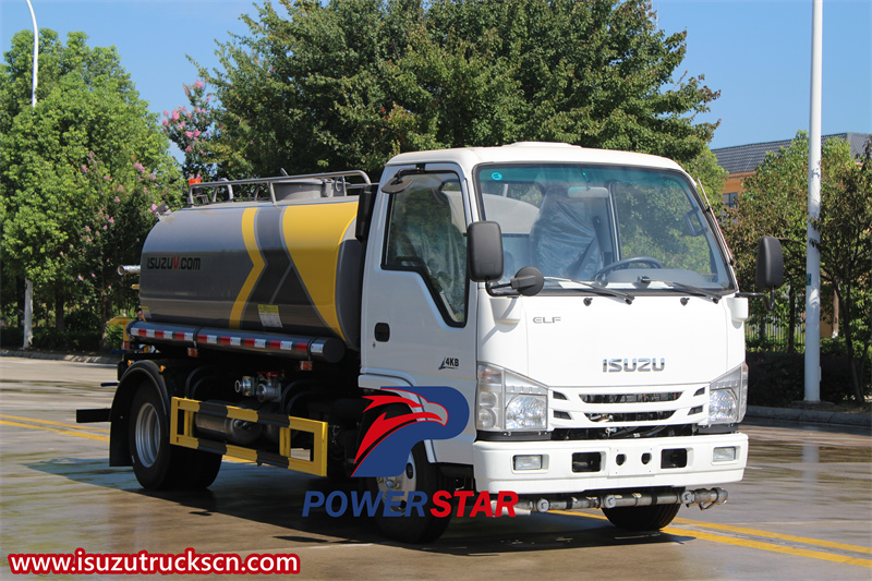 Isuzu ELF100P 4x2 street sprinkler