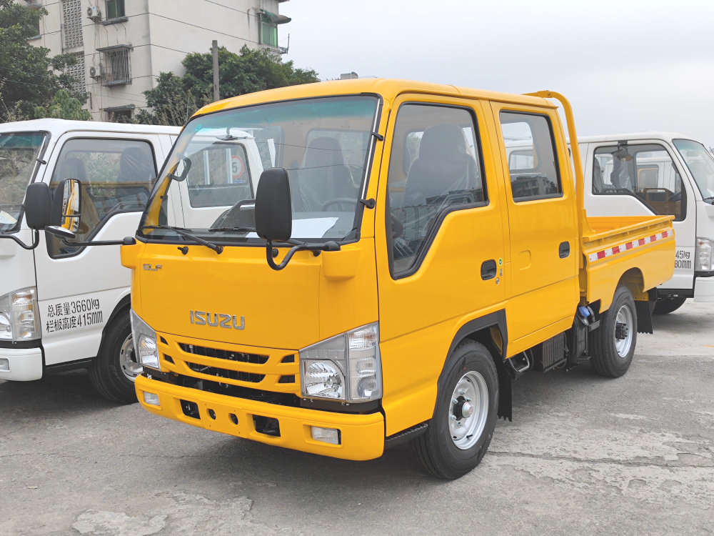 
     Жаңа Isuzu ELF екі қатарлы қоршау жеңіл жүк көлігі қоймада
    